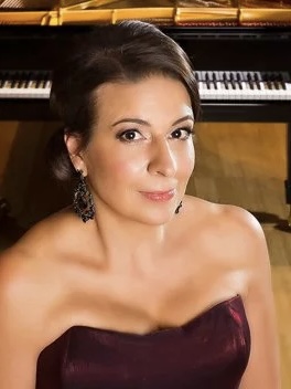 Dr. Caroline Almonte